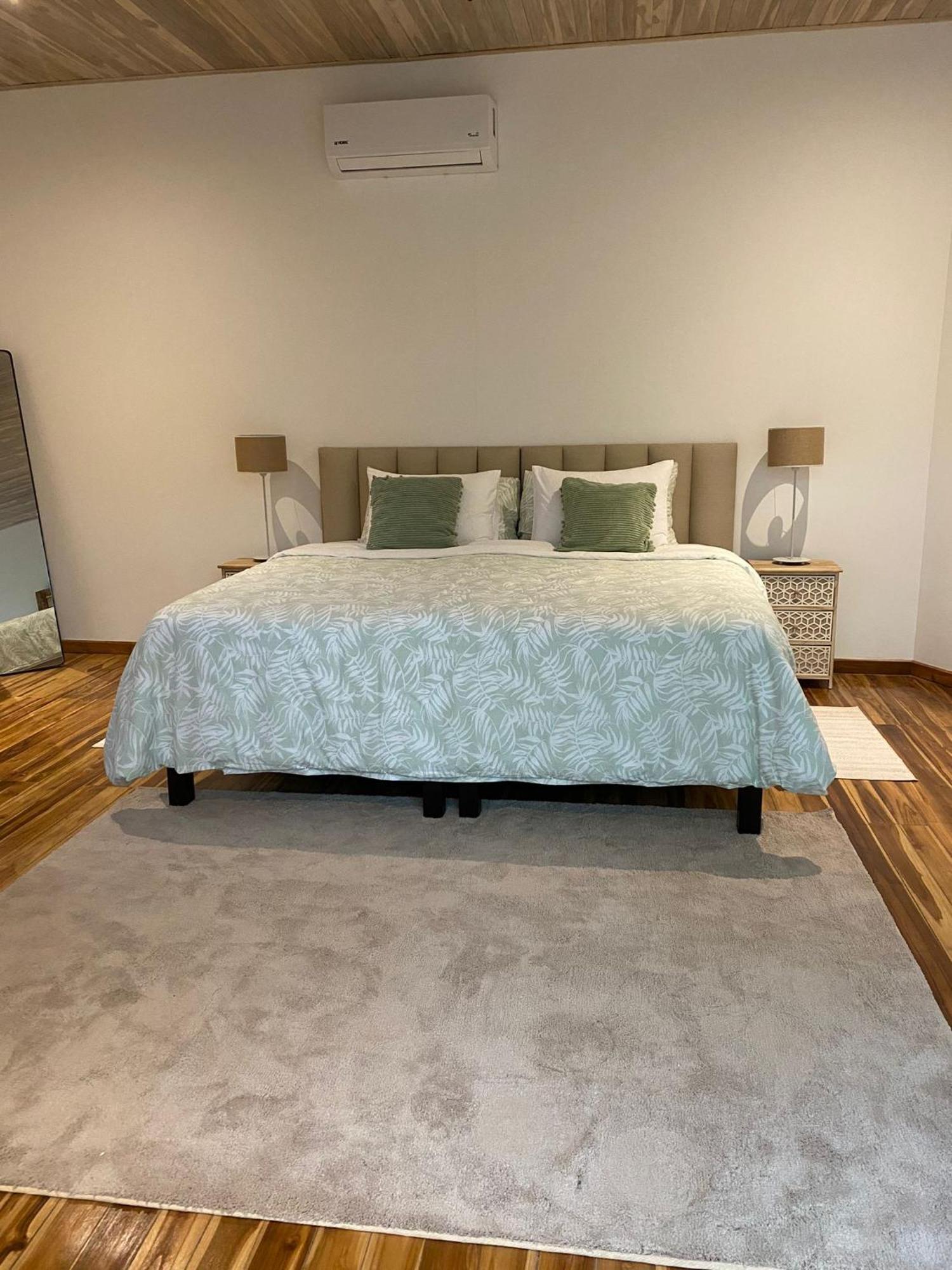 Iluminar Beachfront Suites Nosara Szoba fotó